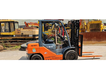 Vysokozdvižný vozík TOYOTA