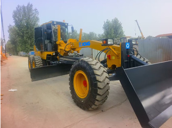 Zrovnávač XCMG GR2153