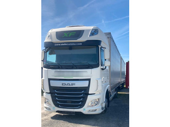 Plachtové nákladné vozidlo DAF XF 460