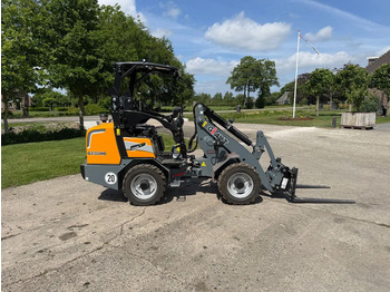 Leasing Giant 2300 HD NIEUW Shovel! Giant Kubota Giant 2300 HD NIEUW Shovel! Giant Kubota: obrázok 1