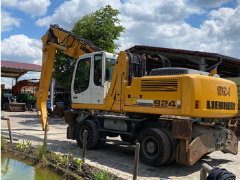 Kolesové rýpadlo LIEBHERR A 924
