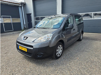 Automobil PEUGEOT