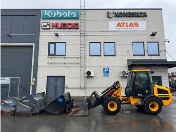 Kolesový nakladač JCB 407