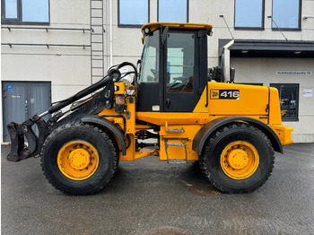 Kolesový nakladač JCB
