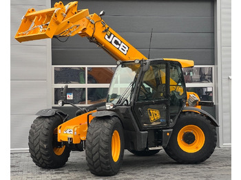Teleskopický nakladač JCB
