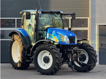 Traktor NEW HOLLAND T6000
