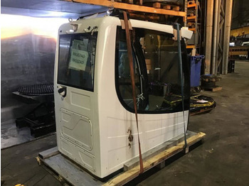 Kabína a interiér LIEBHERR