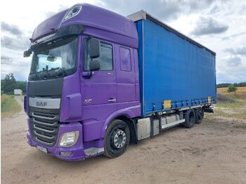 Plachtové nákladné vozidlo DAF XF 106