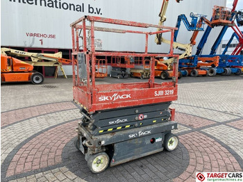 Samohybná plošiny SKYJACK