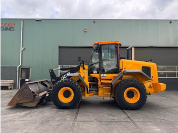 Kolesový nakladač JCB 427