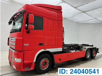 Hákový nosič kontajnerov DAF XF 105 410