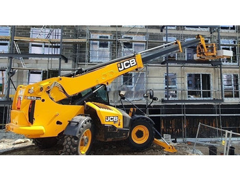 Teleskopický nakladač JCB