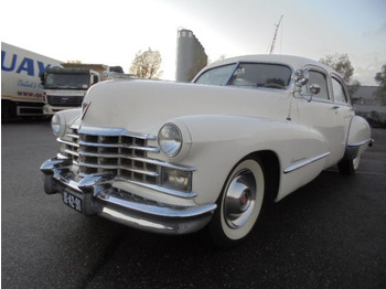 Sedan CADILLAC