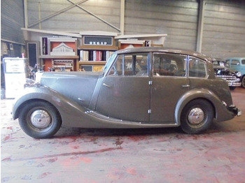 Automobil