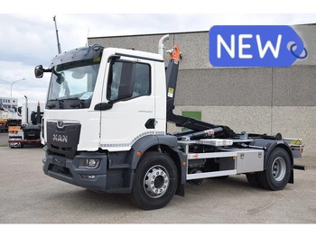 Hákový nosič kontajnerov MAN TGM 18.320