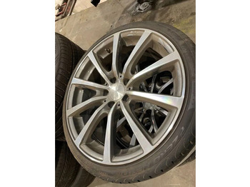 Pneumatiky a disky PIRELLI