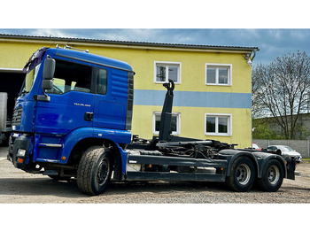 Hákový nosič kontajnerov MAN TGA 26.460