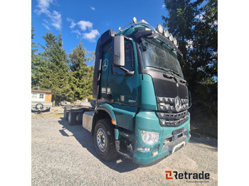 Podvozek s kabinou MERCEDES-BENZ Arocs