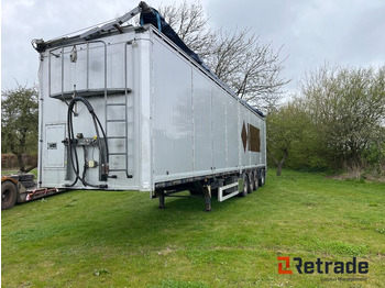 Náves s posuvnou podlahou