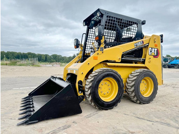 Šmykom riadený nakladač CATERPILLAR 216B3