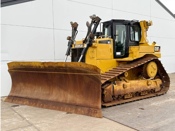 Buldozér CATERPILLAR D6T