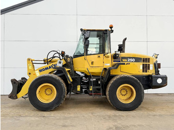 Kolesový nakladač KOMATSU WA250