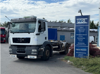 Hákový nosič kontajnerov MAN TGM 18.290