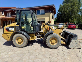 Kolesový nakladač CATERPILLAR 906H