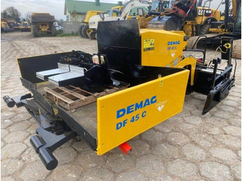 Finišer DEMAG