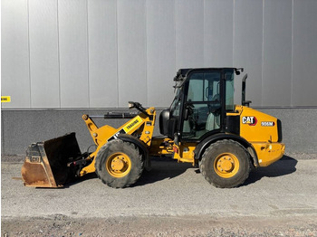 Kolesový nakladač CATERPILLAR 906M