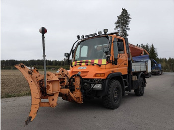 Vozidlo na odpratávanie snehu UNIMOG
