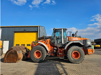 Kolesový nakladač HITACHI ZW220