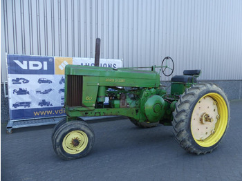 Traktor JOHN DEERE