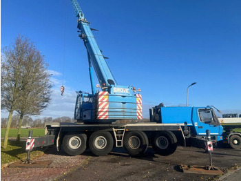 Auto s hydraulickou rukou