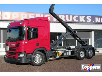 Hákový nosič kontajnerov SCANIA P 450