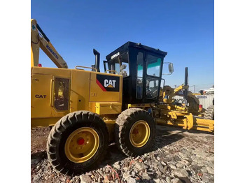 Zrovnávač CATERPILLAR 140K