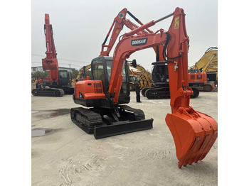 Pásové rýpadlo DOOSAN DX60