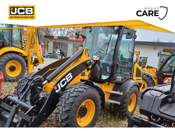 Kolesový nakladač JCB 409