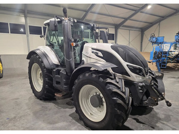 Traktor VALTRA T174