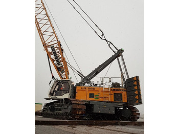 Pásový žeriav LIEBHERR LR 1160