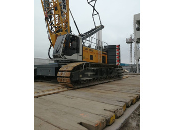 Pásový žeriav LIEBHERR LR 1160
