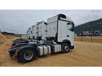 Ťahač MERCEDES-BENZ Actros 1851