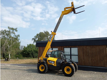 Teleskopický nakladač JCB