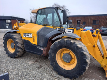 Teleskopický nakladač JCB
