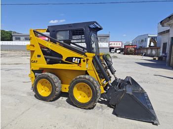 Šmykom riadený nakladač CATERPILLAR 226