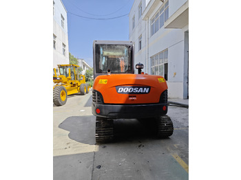 Mini rýpadlo Doosan DH60: obrázok 4