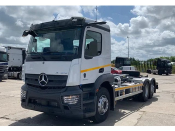 Hákový nosič kontajnerov MERCEDES-BENZ Actros 2543