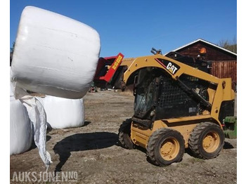 Šmykom riadený nakladač CATERPILLAR 216