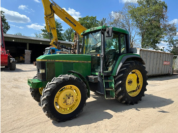 Traktor JOHN DEERE
