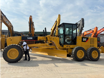 Zrovnávač CATERPILLAR 140H